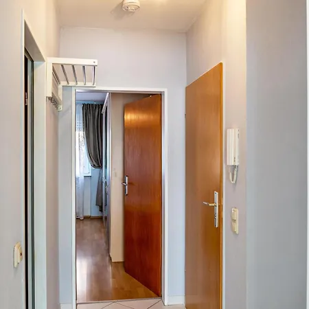 Haus Zum Rochusberg 1 * בינגן אם ריין